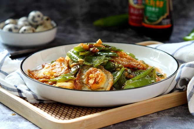 虎皮尖椒鵪鶉蛋的做法-咸鮮味煮菜譜