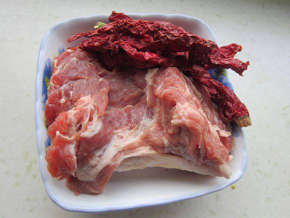 毛芹菜炒羊肉的做法-家常味炒菜譜-易網(wǎng)<a href=http://www.jsjjzhkt.cn/ target=_blank class=infotextkey>健康養(yǎng)生</a>網(wǎng) 毛芹菜炒羊肉的做法-家常味炒菜譜