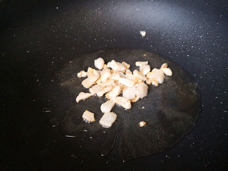 東北燉酸菜的做法-家常味燉菜譜-易網健康養生網 東北燉酸菜的做法-家常味燉菜譜