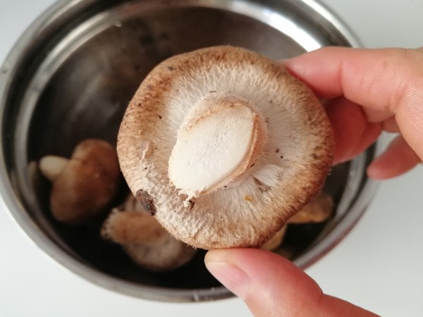 香菇炒荷蘭豆的做法-家常味炒菜譜-易網(wǎng)健康養(yǎng)生網(wǎng) 香菇炒荷蘭豆的做法-家常味炒菜譜