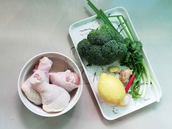 檸檬雞西蘭花的做法-酸辣味拌菜譜-易網(wǎng)<a href=http://www.jsjjzhkt.cn/ target=_blank class=infotextkey>健康養(yǎng)生</a>網(wǎng) 檸檬雞西蘭花的做法-酸辣味拌菜譜