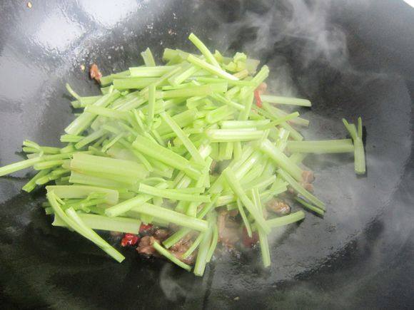 毛芹菜炒羊肉的做法-家常味炒菜譜-易網(wǎng)健康養(yǎng)生網(wǎng) 毛芹菜炒羊肉的做法-家常味炒菜譜