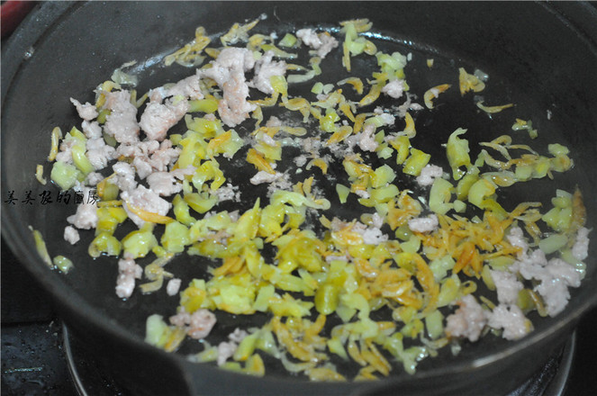 炒糯米糍的做法-家常味炒菜譜-易網(wǎng)健康養(yǎng)生網(wǎng) 炒糯米糍的做法-家常味炒菜譜