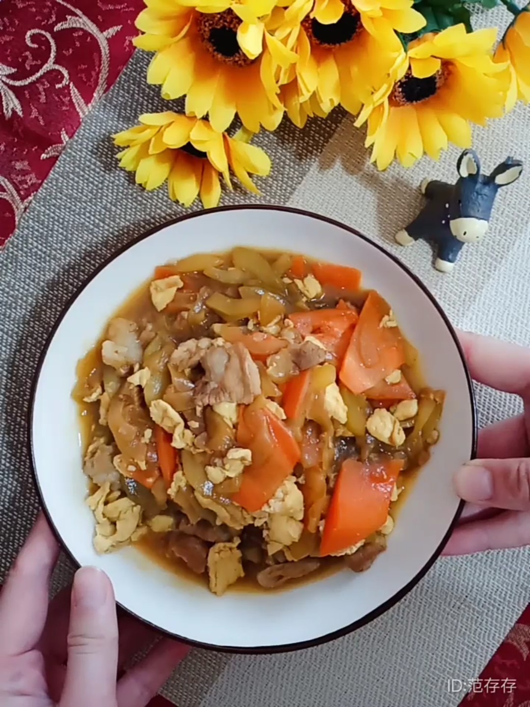 什錦西葫蘆的做法-家常味炒菜譜-易網(wǎng)健康養(yǎng)生網(wǎng) 什錦西葫蘆的做法-家常味炒菜譜