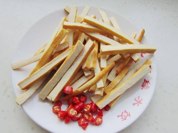 蠔油韭黃炒香干的做法-家常味炒菜譜-易網健康養生網 蠔油韭黃炒香干的做法-家常味炒菜譜