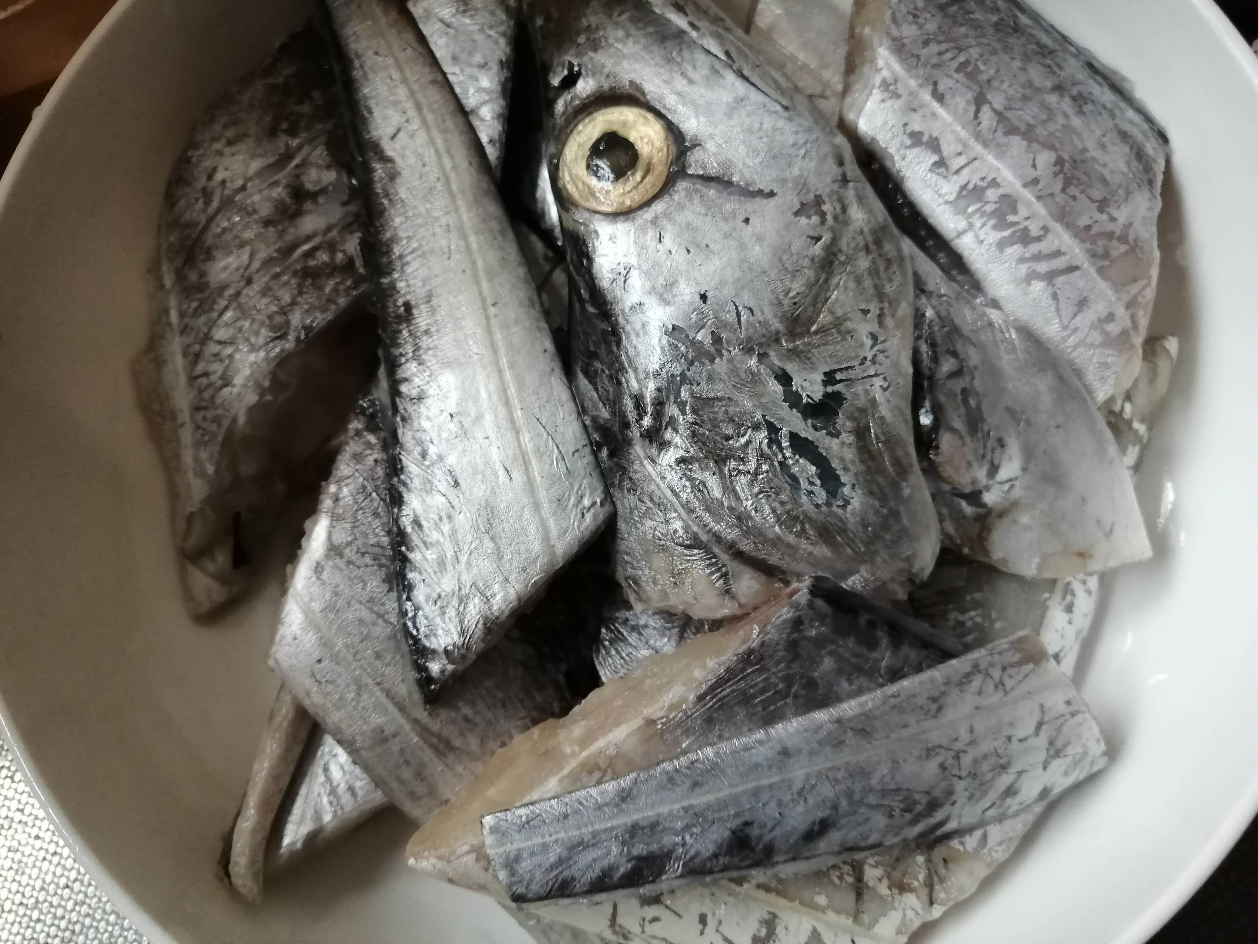 紅燒帶魚段的做法-咸鮮味燒菜譜-易網<a href=http://www.jsjjzhkt.cn/ target=_blank class=infotextkey>健康養生</a>網 紅燒帶魚段的做法-咸鮮味燒菜譜