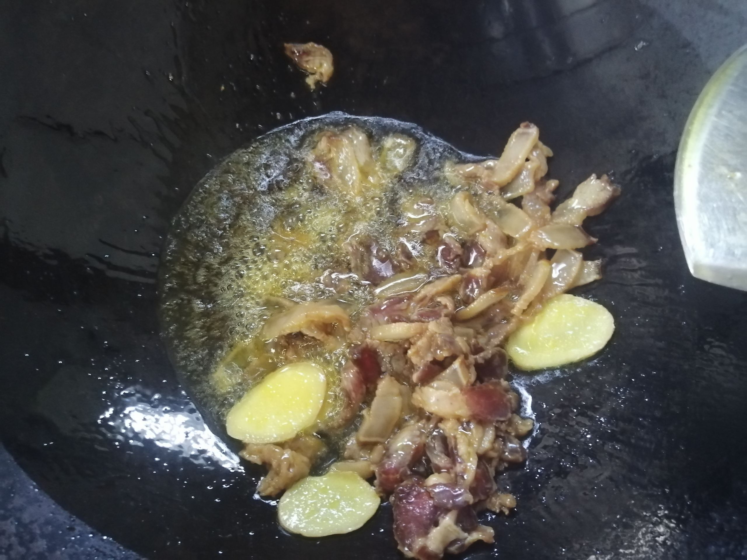 臘肉香菇青菜的做法-家常味炒菜譜-易網健康養生網 臘肉香菇青菜的做法-家常味炒菜譜