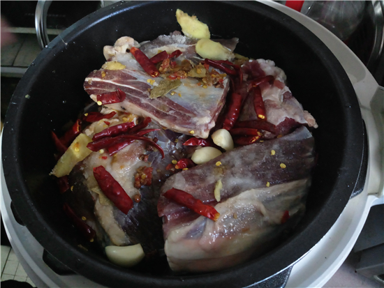 香辣鹵牛肉的做法-香辣味鹵菜譜