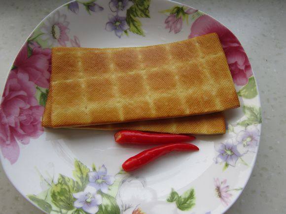 蠔油韭黃炒香干的做法-家常味炒菜譜-易網<a href=http://www.jsjjzhkt.cn/ target=_blank class=infotextkey>健康養生</a>網 蠔油韭黃炒香干的做法-家常味炒菜譜