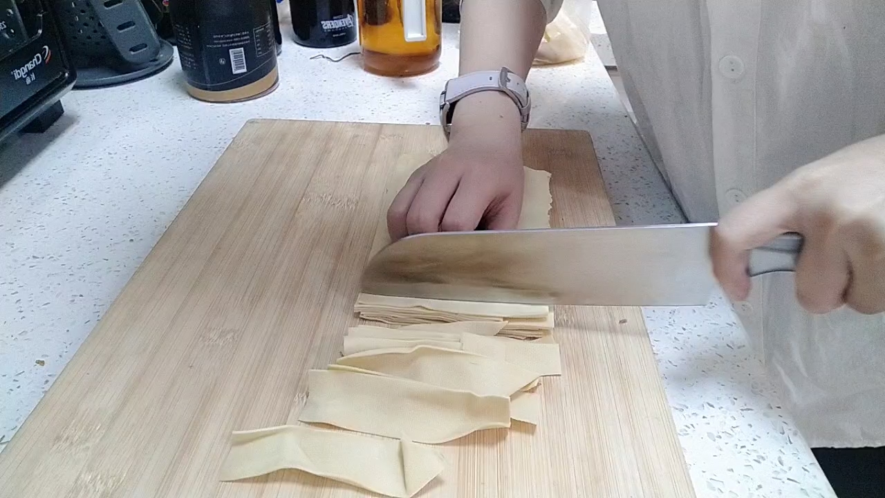 燒烤干豆腐的做法-家常味炒菜譜-易網(wǎng)健康養(yǎng)生網(wǎng) 燒烤干豆腐的做法-家常味炒菜譜