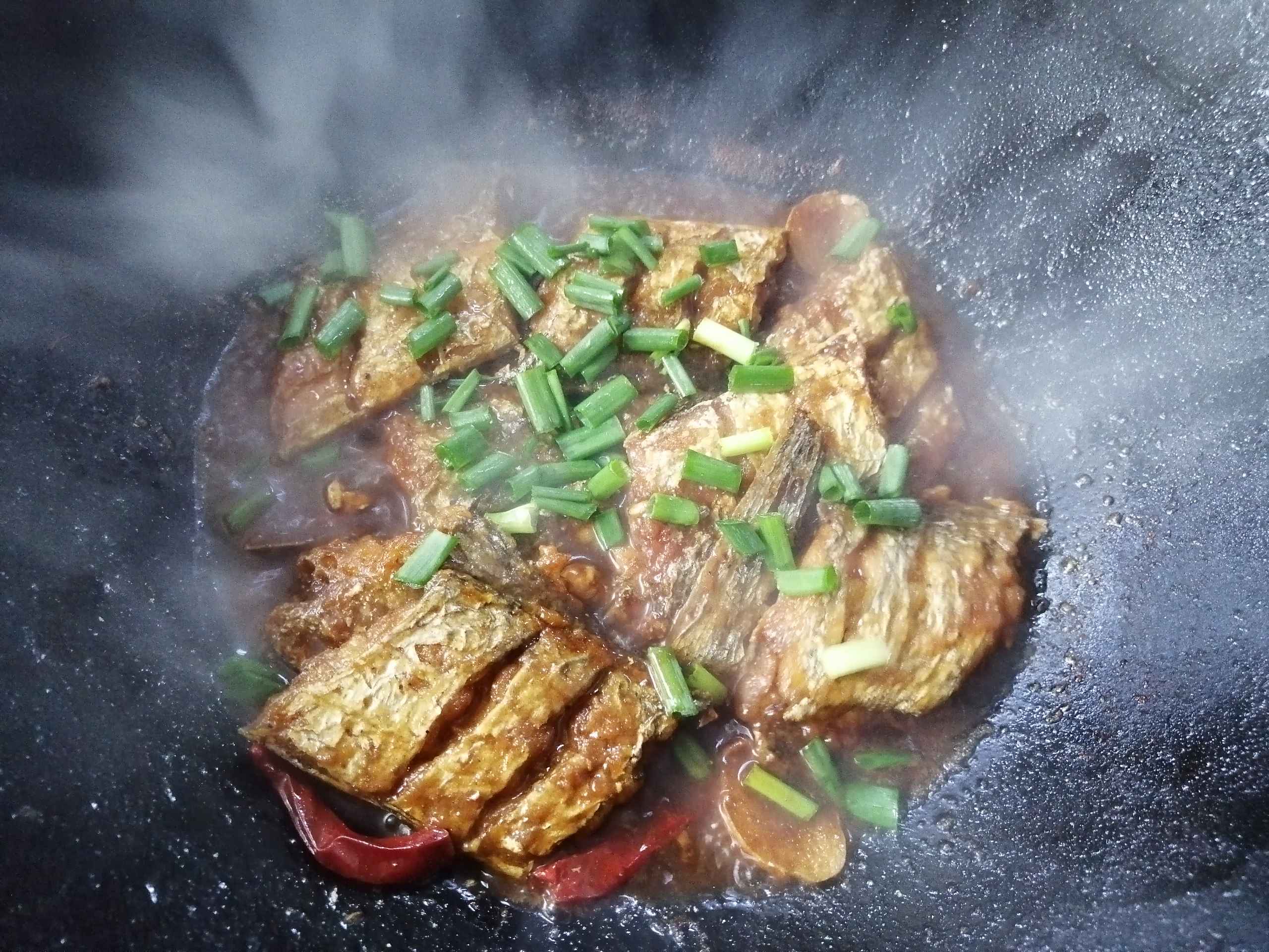 紅燒帶魚段的做法-咸鮮味燒菜譜-易網健康養生網 紅燒帶魚段的做法-咸鮮味燒菜譜