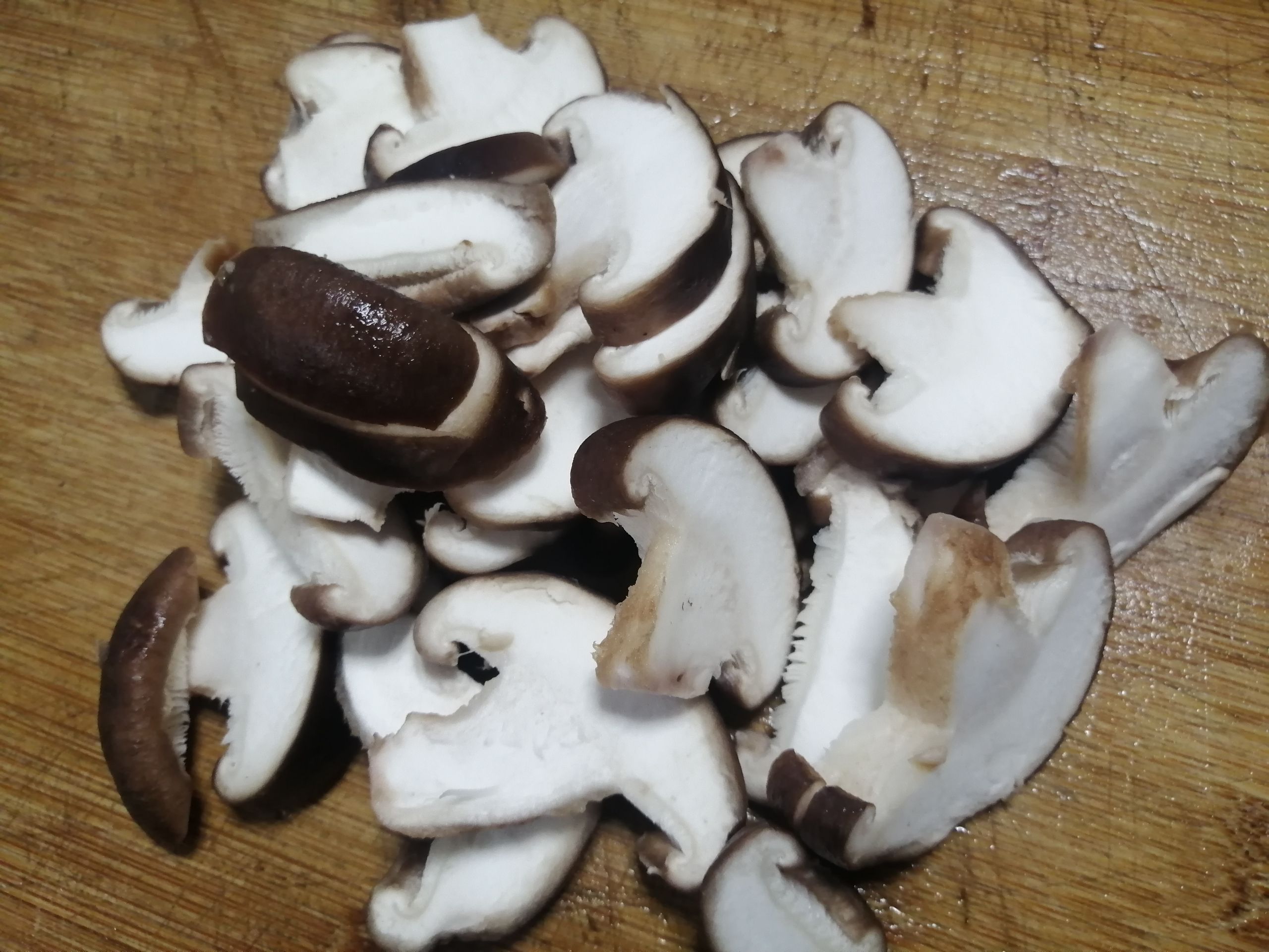 臘肉香菇青菜的做法-家常味炒菜譜-易網健康養生網 臘肉香菇青菜的做法-家常味炒菜譜