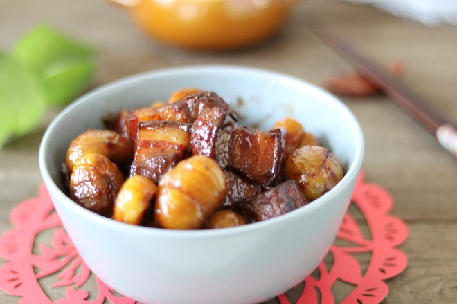 板栗紅燒肉的做法-家常味燉菜譜