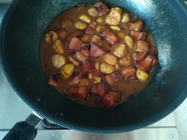 板栗紅燒肉的做法-家常味燉菜譜