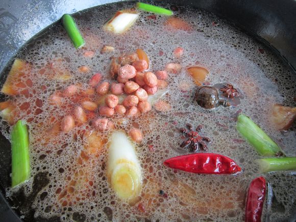 花生紅燒豬蹄的做法-家常味燒菜譜-易網(wǎng)健康養(yǎng)生網(wǎng) 花生紅燒豬蹄的做法-家常味燒菜譜