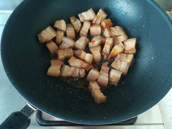 板栗紅燒肉的做法-家常味燉菜譜