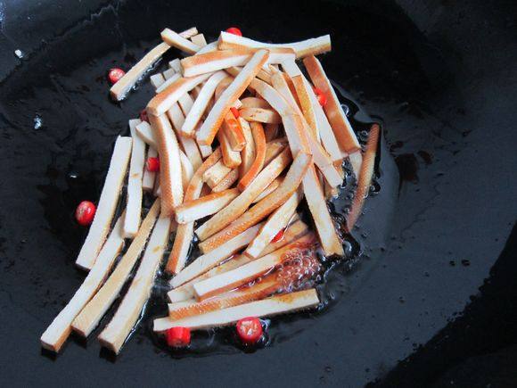 蠔油韭黃炒香干的做法-家常味炒菜譜-易網健康養生網 蠔油韭黃炒香干的做法-家常味炒菜譜