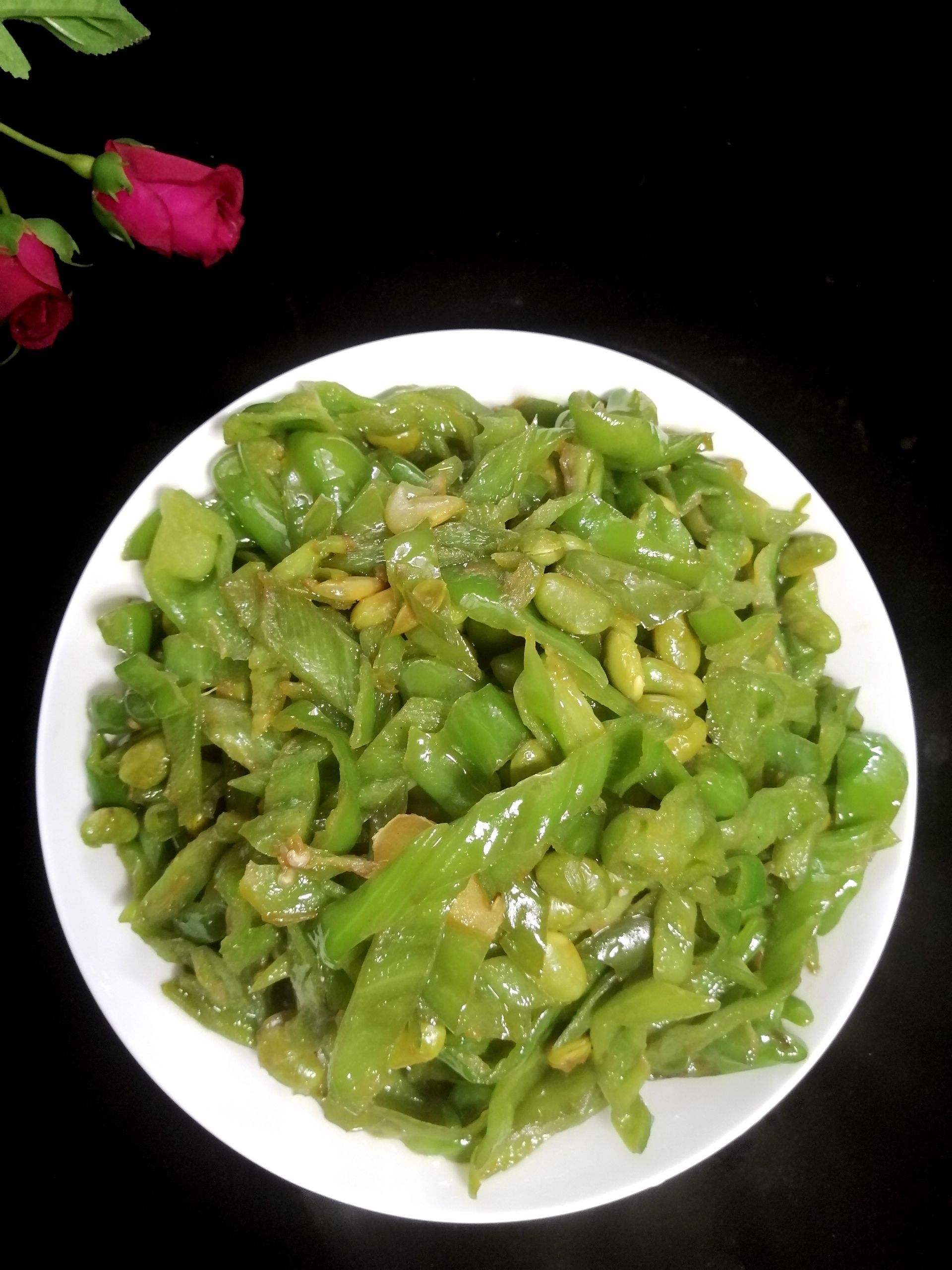 青椒毛豆米的做法-家常味炒菜譜-易網健康養生網 青椒毛豆米的做法-家常味炒菜譜