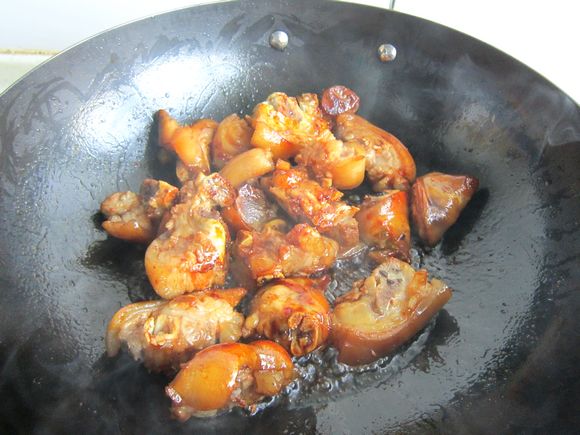 花生紅燒豬蹄的做法-家常味燒菜譜-易網(wǎng)健康養(yǎng)生網(wǎng) 花生紅燒豬蹄的做法-家常味燒菜譜