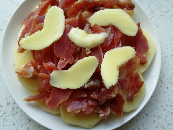 臘雞腿蒸土豆的做法-咸鮮味蒸菜譜-易網(wǎng)健康養(yǎng)生網(wǎng) 臘雞腿蒸土豆的做法-咸鮮味蒸菜譜