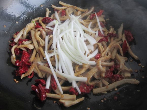 爆炒牛肚的做法-香辣味炒菜譜-易網健康養生網 爆炒牛肚的做法-香辣味炒菜譜