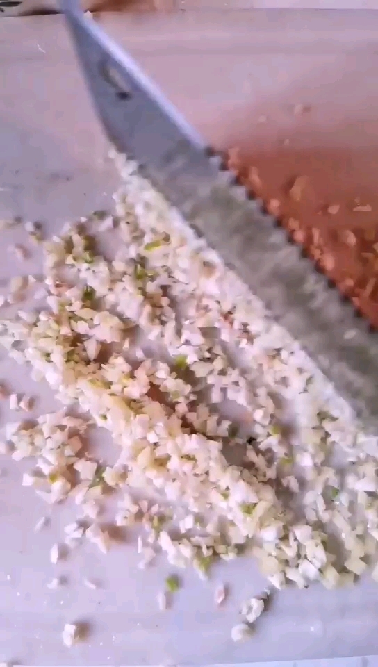 蒜蓉蒸大蝦的做法-家常味蒸菜譜-易網<a href=http://www.jsjjzhkt.cn/ target=_blank class=infotextkey>健康養生</a>網 蒜蓉蒸大蝦的做法-家常味蒸菜譜