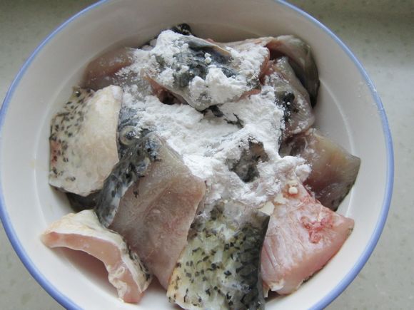 蘑菇燉鯉魚的做法-家常味燉菜譜-易網健康養生網 蘑菇燉鯉魚的做法-家常味燉菜譜