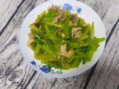 芹菜炒肉的做法-家常味炒菜譜