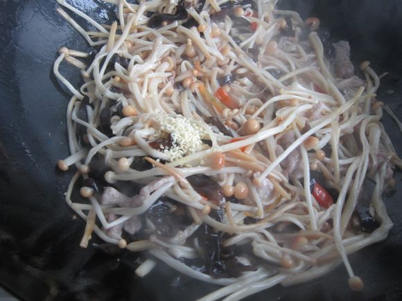金針菇黑木耳炒肉絲的做法-咸鮮味炒菜譜-易網健康養生網 金針菇黑木耳炒肉絲的做法-咸鮮味炒菜譜