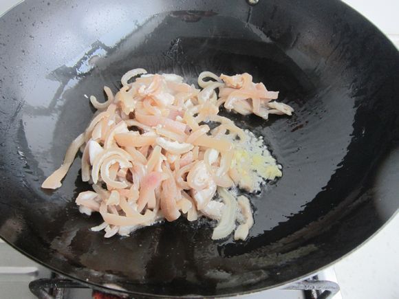 毛芹菜炒肉皮的做法-家常味炒菜譜-易網健康養生網 毛芹菜炒肉皮的做法-家常味炒菜譜