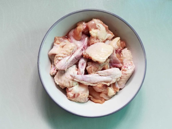 香菇豆腐燜雞翅的做法-家常味燜菜譜-易網(wǎng)健康養(yǎng)生網(wǎng) 香菇豆腐燜雞翅的做法-家常味燜菜譜