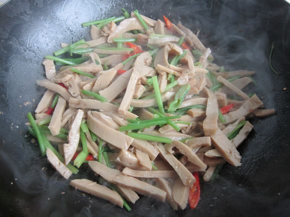 雙椒炒面筋的做法-家常味炒菜譜