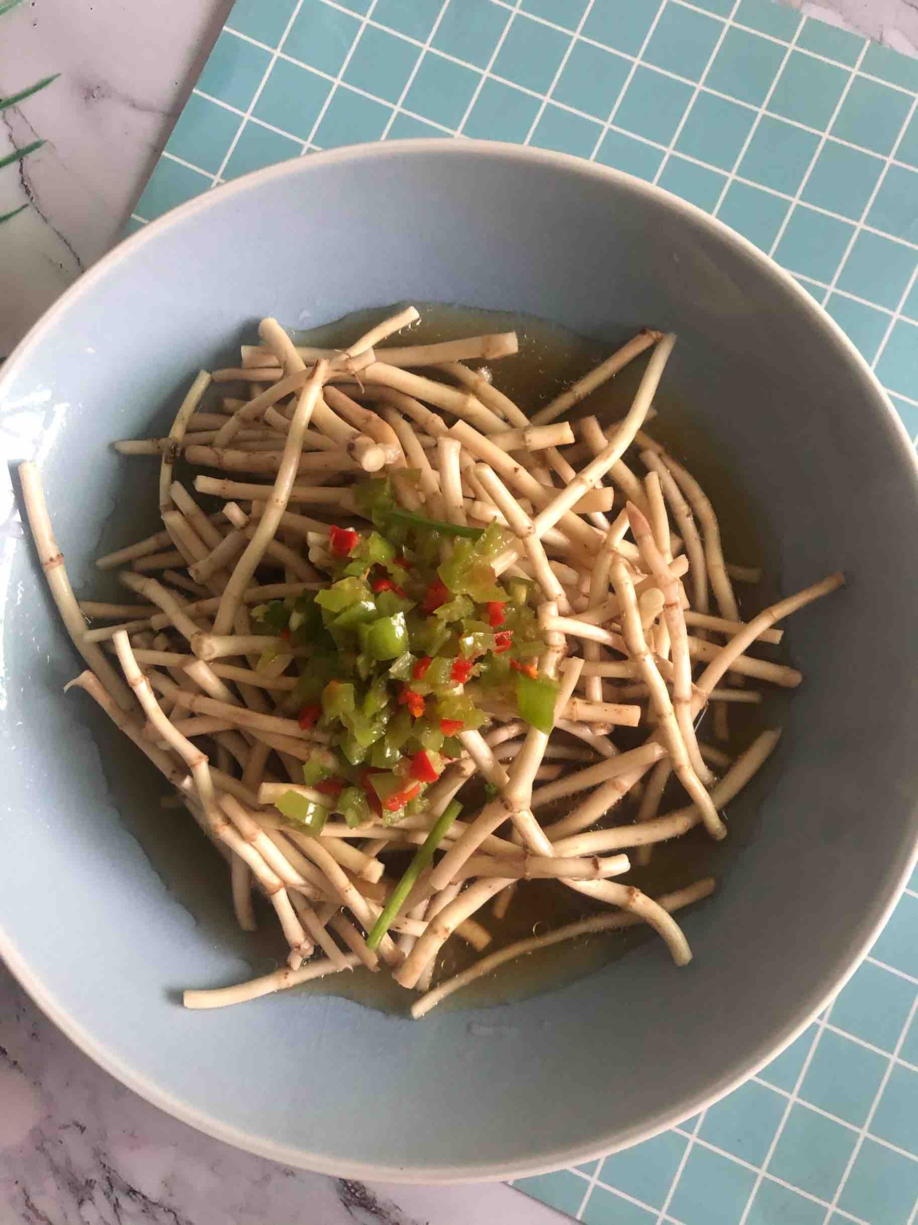 涼拌折耳根的做法-家常味拌菜譜