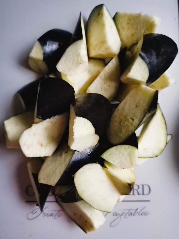 醬燒茄子的做法-醬香味燒菜譜-易網<a href=http://www.jsjjzhkt.cn/ target=_blank class=infotextkey>健康養生</a>網 醬燒茄子的做法-醬香味燒菜譜