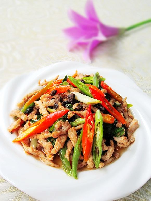 雙椒豆豉炒肉絲的做法-咸鮮味炒菜譜-易網健康養生網 雙椒豆豉炒肉絲的做法-咸鮮味炒菜譜