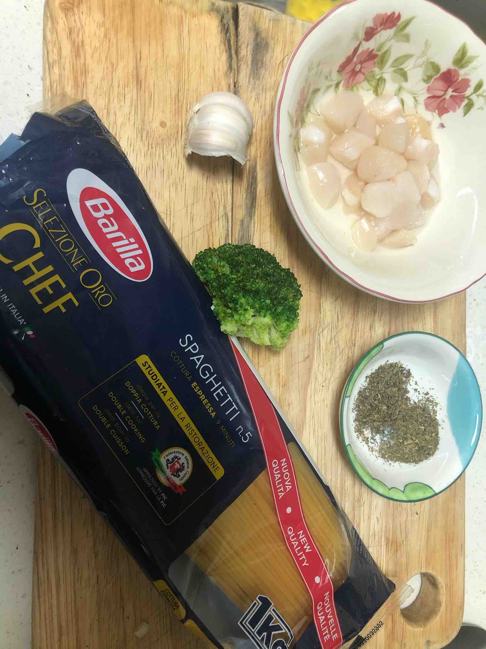 瑤柱西蘭花意面(scallops spaghetti)的做法-咸鮮味炒菜譜-易網<a href=http://www.jsjjzhkt.cn/ target=_blank class=infotextkey>健康養生</a>網 瑤柱西蘭花意面(scallops spaghetti)的做法-咸鮮味炒菜譜