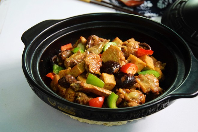 香菇豆腐燜雞翅的做法-家常味燜菜譜-易網(wǎng)健康養(yǎng)生網(wǎng) 香菇豆腐燜雞翅的做法-家常味燜菜譜