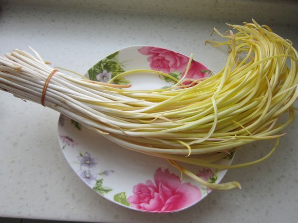 韭黃炒肉末的做法-家常味炒菜譜-易網(wǎng)<a href=http://www.jsjjzhkt.cn/ target=_blank class=infotextkey>健康養(yǎng)生</a>網(wǎng) 韭黃炒肉末的做法-家常味炒菜譜