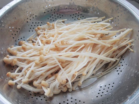 金針菇黑木耳炒肉絲的做法-咸鮮味炒菜譜-易網健康養生網 金針菇黑木耳炒肉絲的做法-咸鮮味炒菜譜