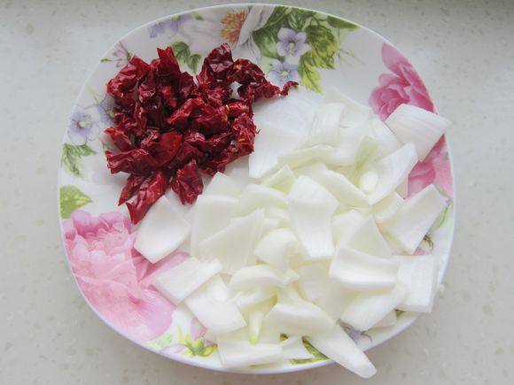 爆炒熏馬腸的做法-香辣味炒菜譜-易網健康養生網 爆炒熏馬腸的做法-香辣味炒菜譜