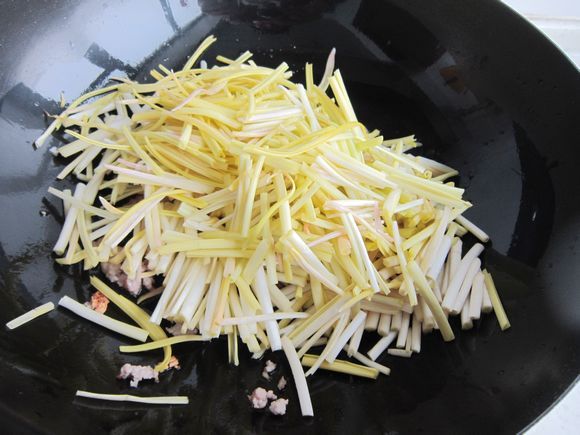 韭黃炒肉末的做法-家常味炒菜譜-易網(wǎng)健康養(yǎng)生網(wǎng) 韭黃炒肉末的做法-家常味炒菜譜