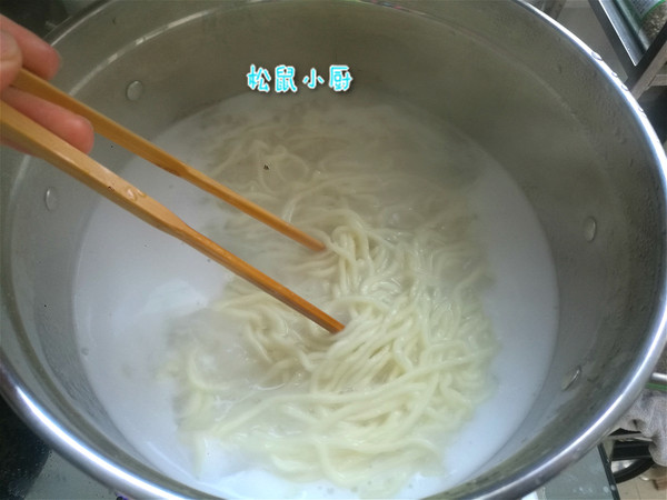 雪菜雞絲面的做法-家常味煮菜譜-易網健康養生網 雪菜雞絲面的做法-家常味煮菜譜