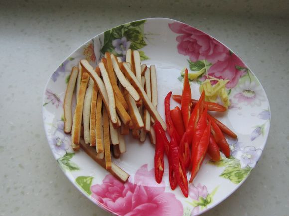 香干蒜薹炒肉絲的做法-家常味炒菜譜-易網健康養生網 香干蒜薹炒肉絲的做法-家常味炒菜譜