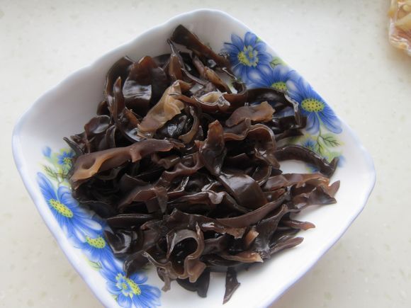 金針菇黑木耳炒肉絲的做法-咸鮮味炒菜譜-易網健康養生網 金針菇黑木耳炒肉絲的做法-咸鮮味炒菜譜