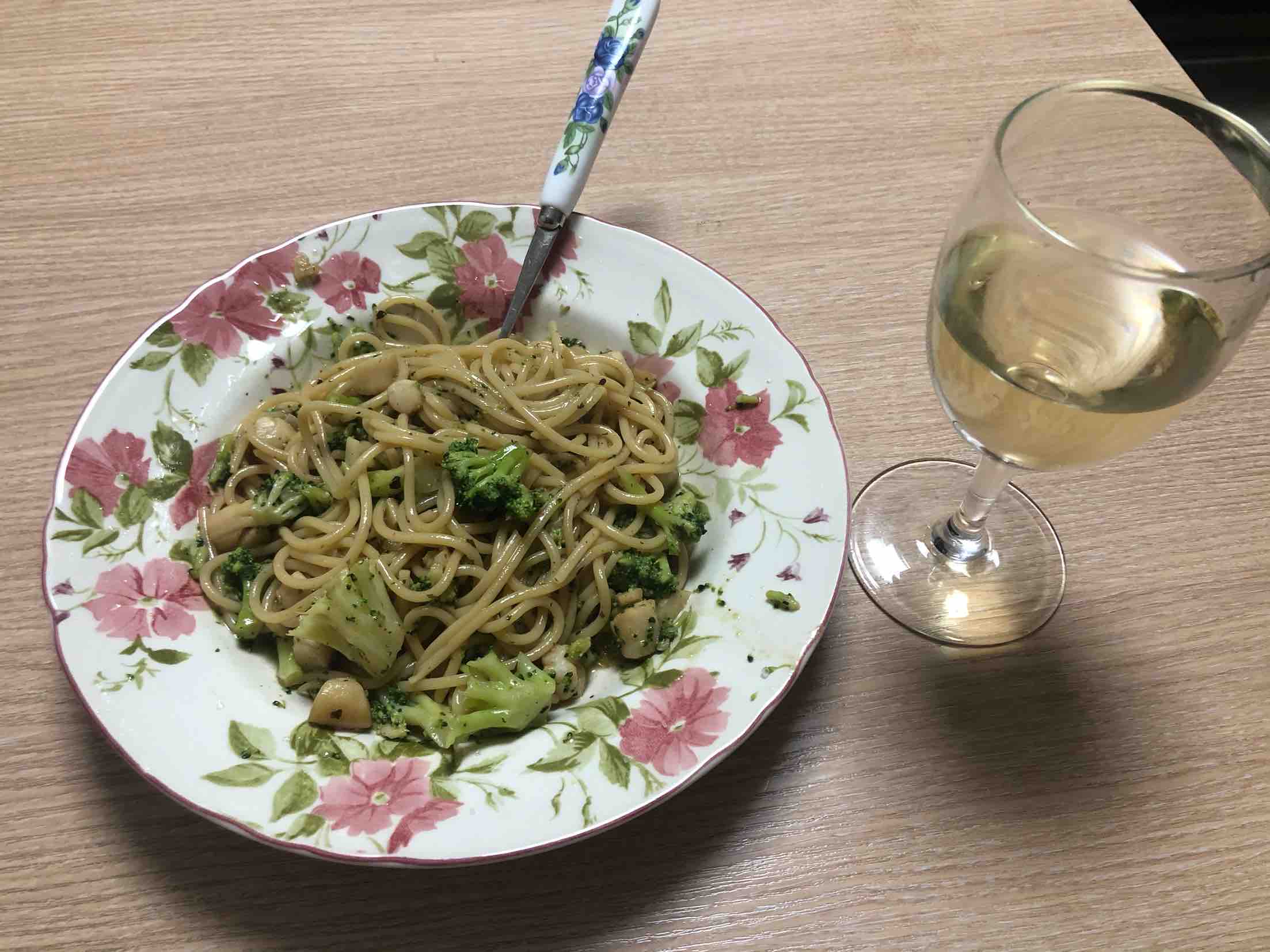 瑤柱西蘭花意面(scallops spaghetti)的做法-咸鮮味炒菜譜-易網健康養生網 瑤柱西蘭花意面(scallops spaghetti)的做法-咸鮮味炒菜譜