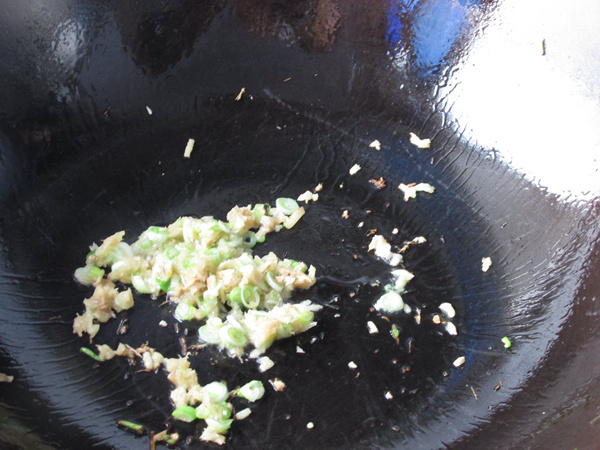 紅燒獅子頭的做法-咸鮮味燒菜譜-易網健康養生網 紅燒獅子頭的做法-咸鮮味燒菜譜