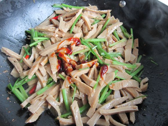 雙椒炒面筋的做法-家常味炒菜譜