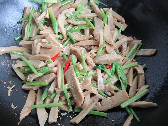 雙椒炒面筋的做法-家常味炒菜譜