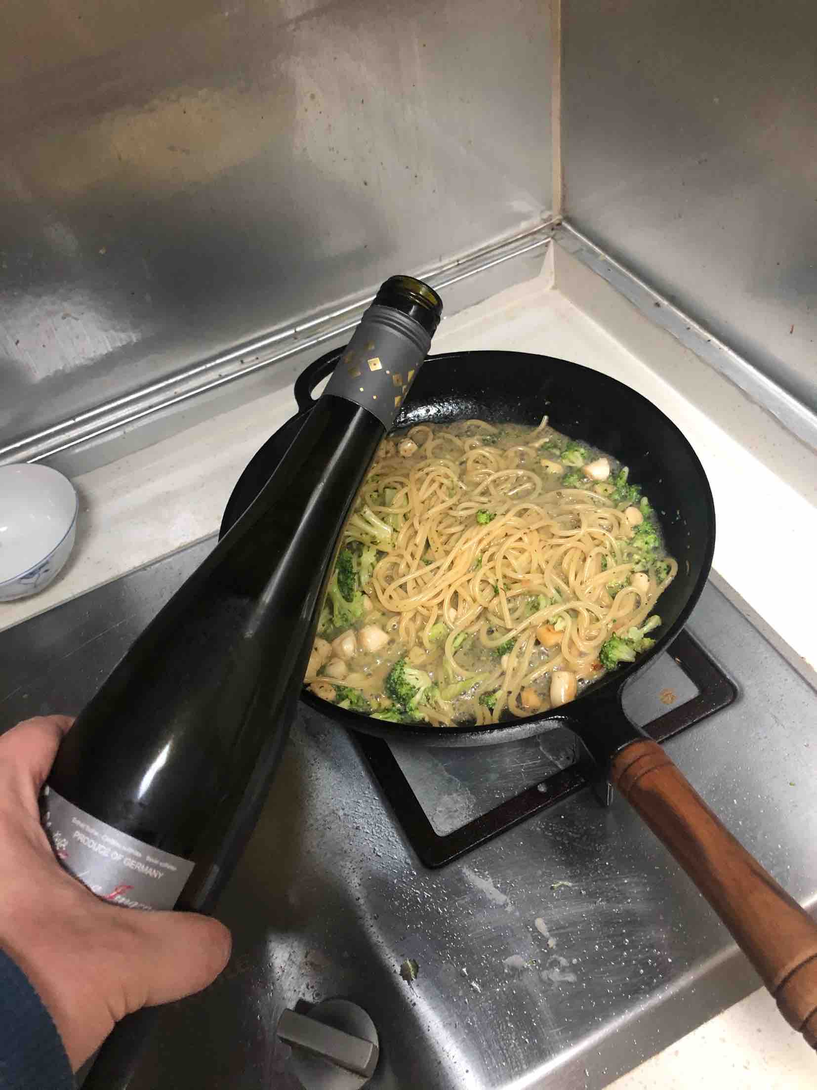 瑤柱西蘭花意面(scallops spaghetti)的做法-咸鮮味炒菜譜-易網健康養生網 瑤柱西蘭花意面(scallops spaghetti)的做法-咸鮮味炒菜譜