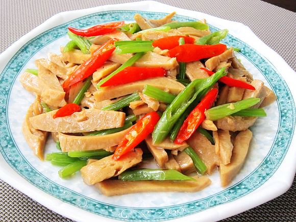 雙椒炒面筋的做法-家常味炒菜譜